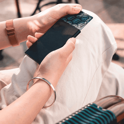 Porta-cartões com acesso rápido e bloqueio RFID