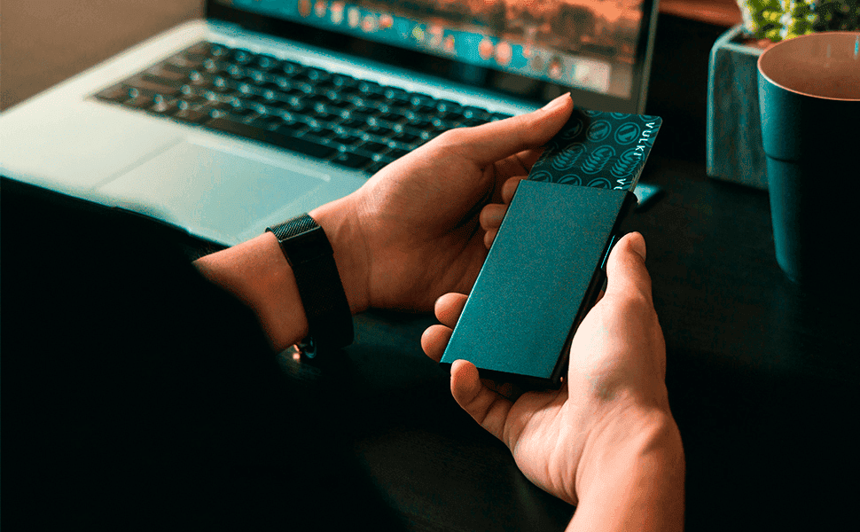 Porta-cartões com acesso rápido e bloqueio RFID