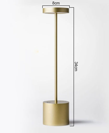 Luminária sofisticada “poste” com carregamento USB 2