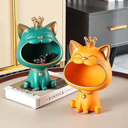 Cat holder with crown