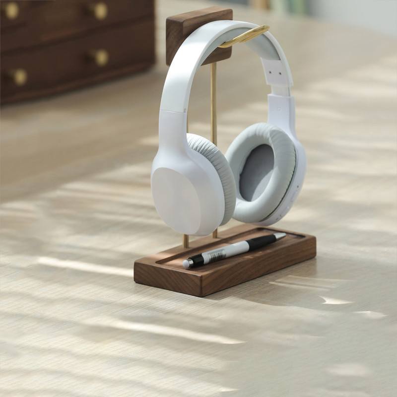 Headset headset holder with gear holder