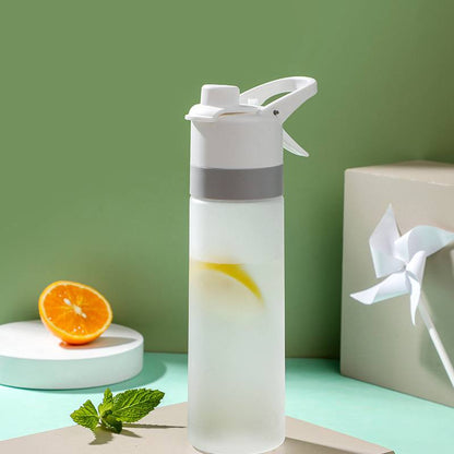 Auslaufsichere Squeeze-Wasserflasche (mit Wasserspray/Spritzer) 650 ml