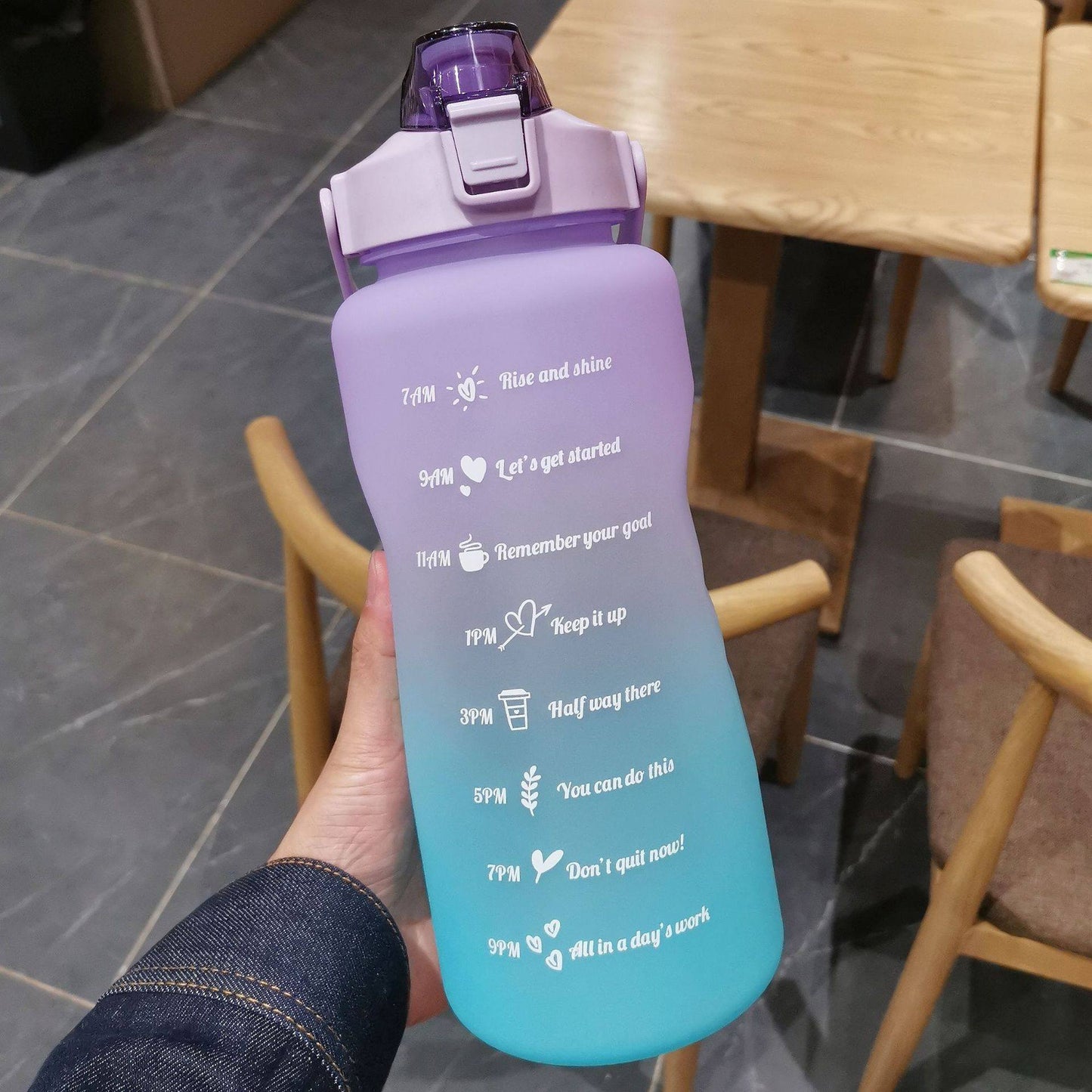 Auslaufsichere bunte TikTok-Wasserflasche 2000 ml