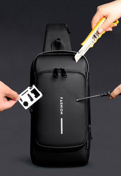 Wasserdichter Rucksack mit USB-Anschluss zum Aufladen des Handy-Akkus und Diebstahlsicherung