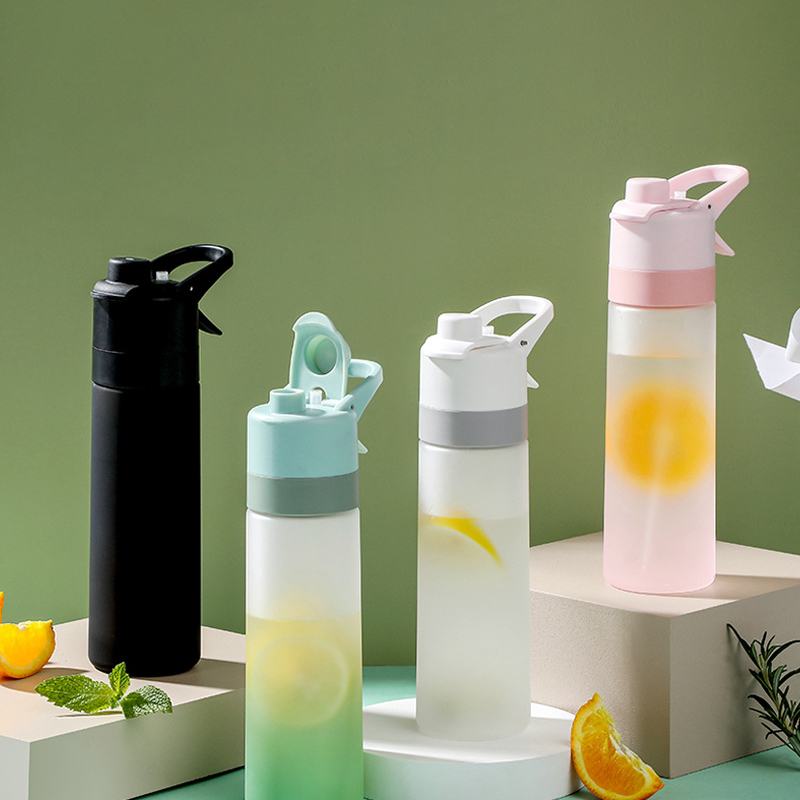 Leak-proof squeeze water bottle (with water spray/squirter) 650ml